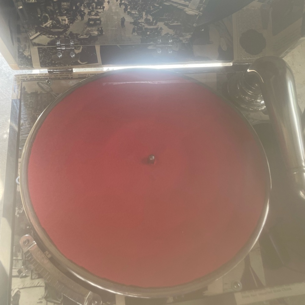 Updated record player with cool images. Gomes with 4 records